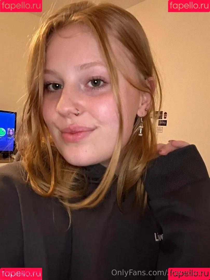 ZoeRedHair Onlyfans Photo Gallery 