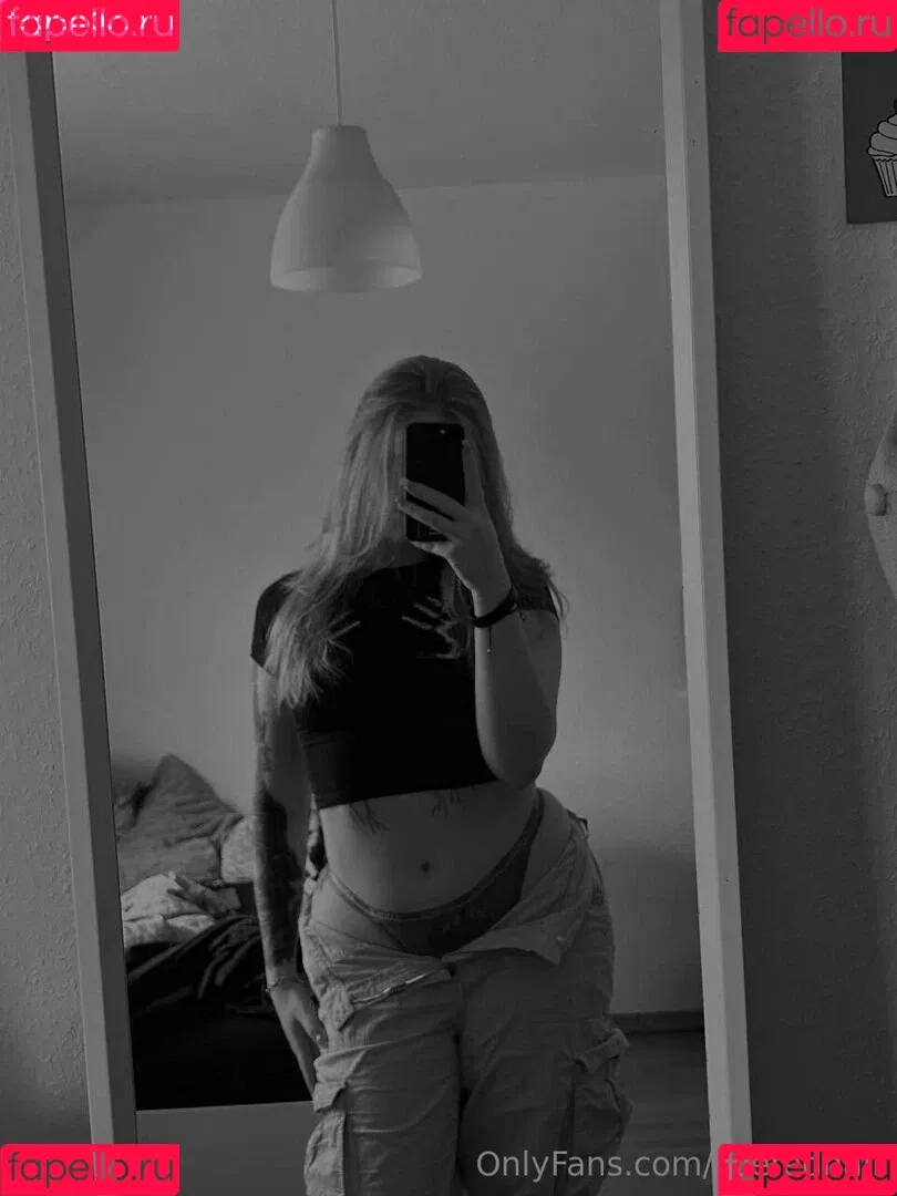 ZoeRedHair Onlyfans Photo Gallery 