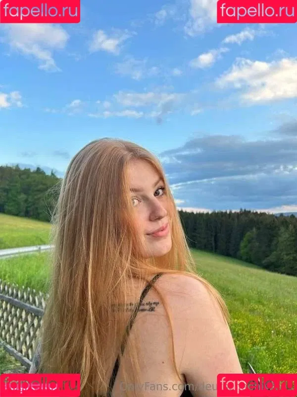 ZoeRedHair Onlyfans Photo Gallery 