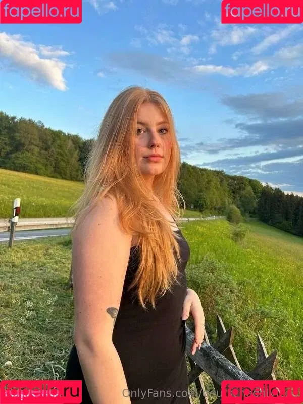 ZoeRedHair Onlyfans Photo Gallery 