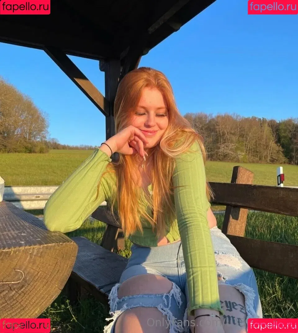 ZoeRedHair Onlyfans Photo Gallery 