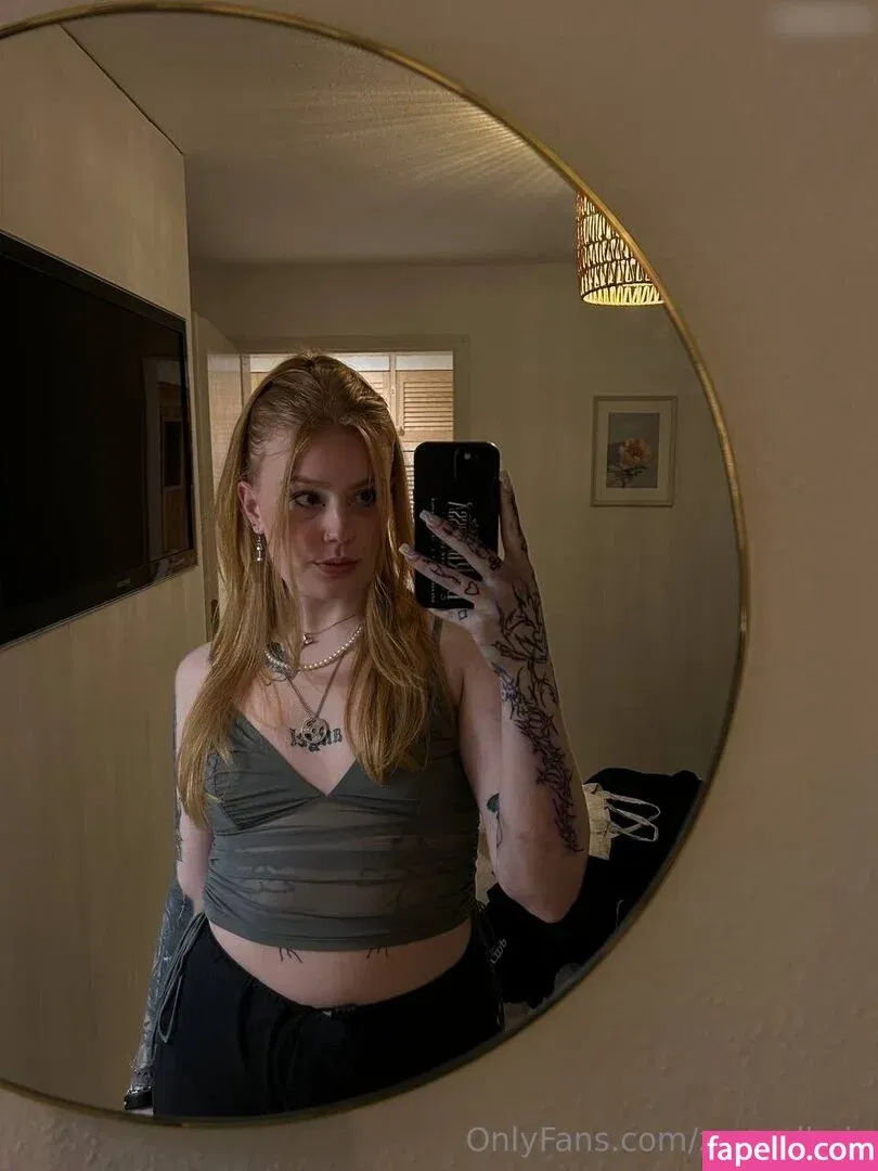 ZoeRedHair Onlyfans Photo Gallery 