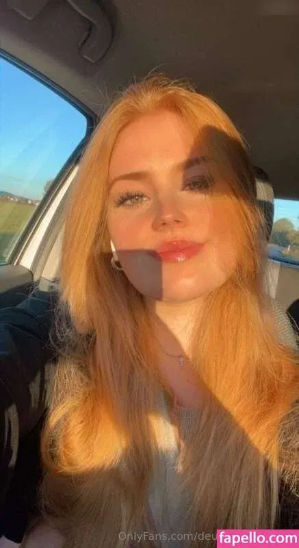 ZoeRedHair Onlyfans Photo Gallery 