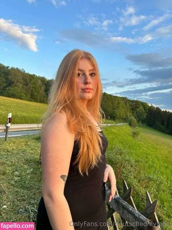 ZoeRedHair Onlyfans Photo Gallery 