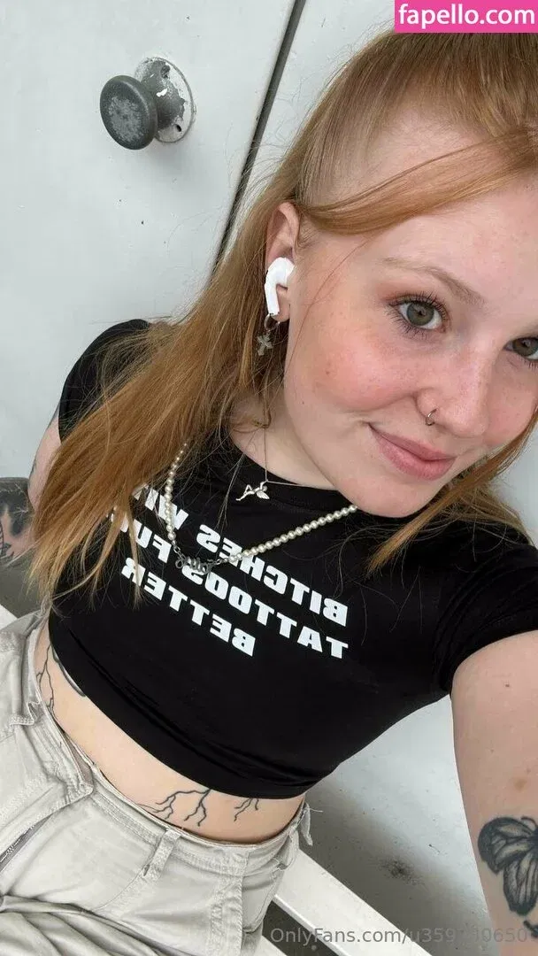 ZoeRedHair Onlyfans Photo Gallery 