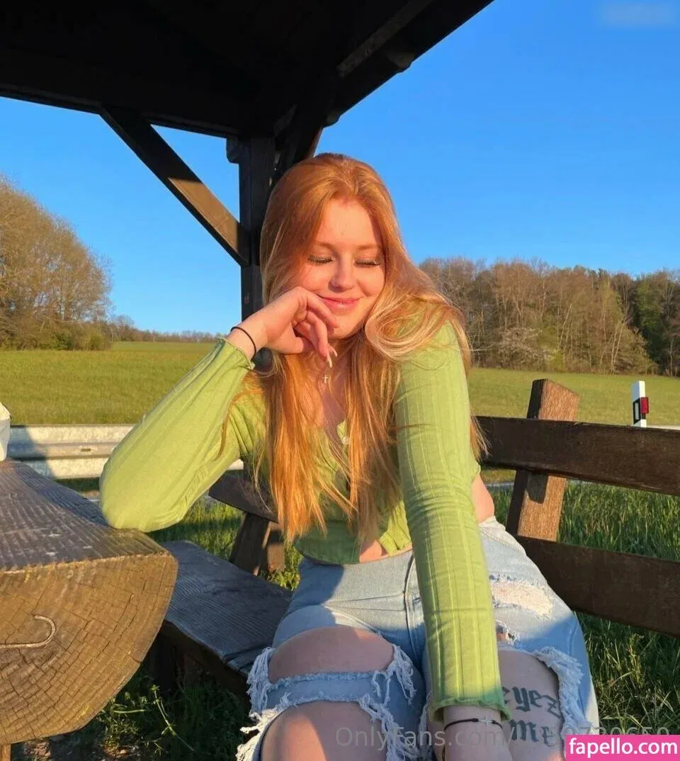 ZoeRedHair Onlyfans Photo Gallery 