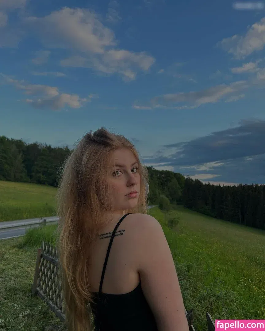 ZoeRedHair Onlyfans Photo Gallery 