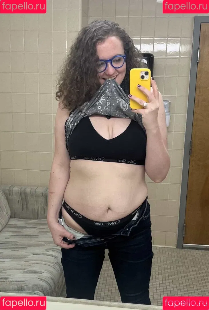 Comfy Karen Onlyfans Photo Gallery 