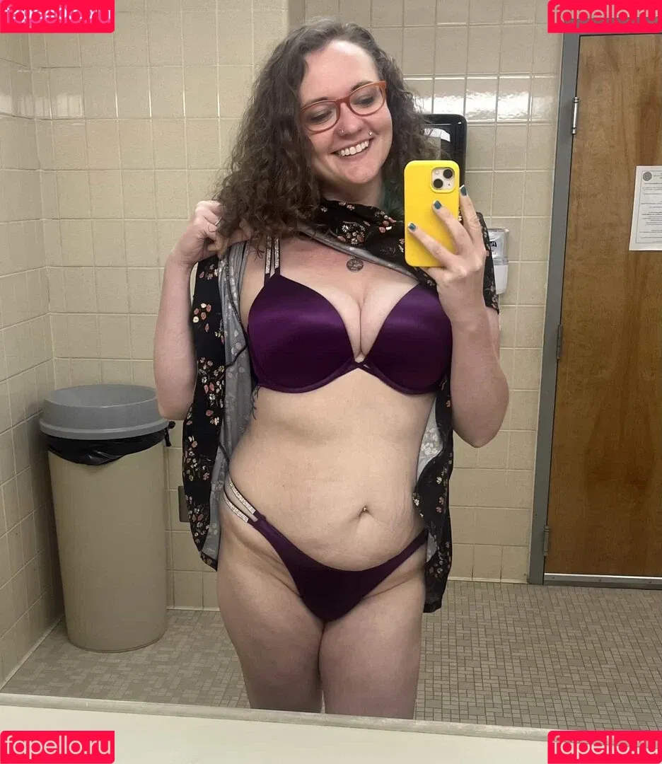 Comfy Karen Onlyfans Photo Gallery 
