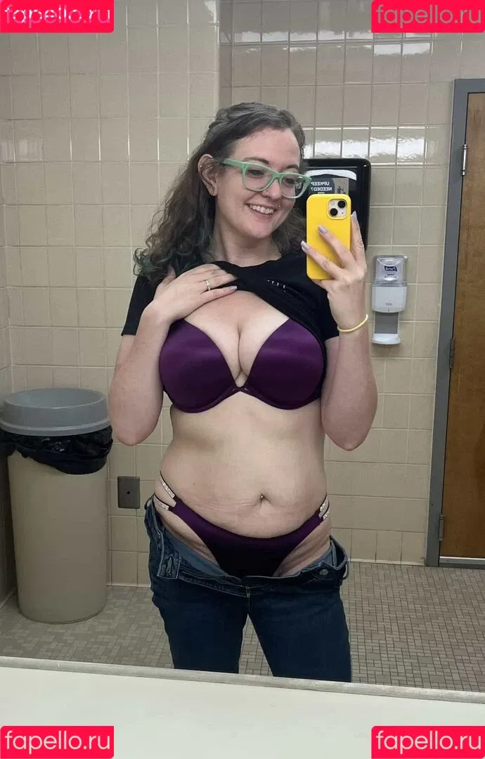 Comfy Karen Onlyfans Photo Gallery 