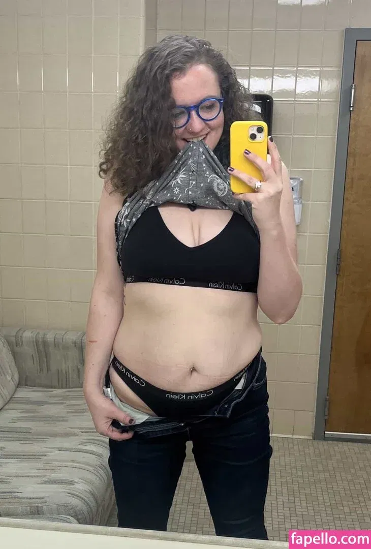 Comfy Karen Onlyfans Photo Gallery 