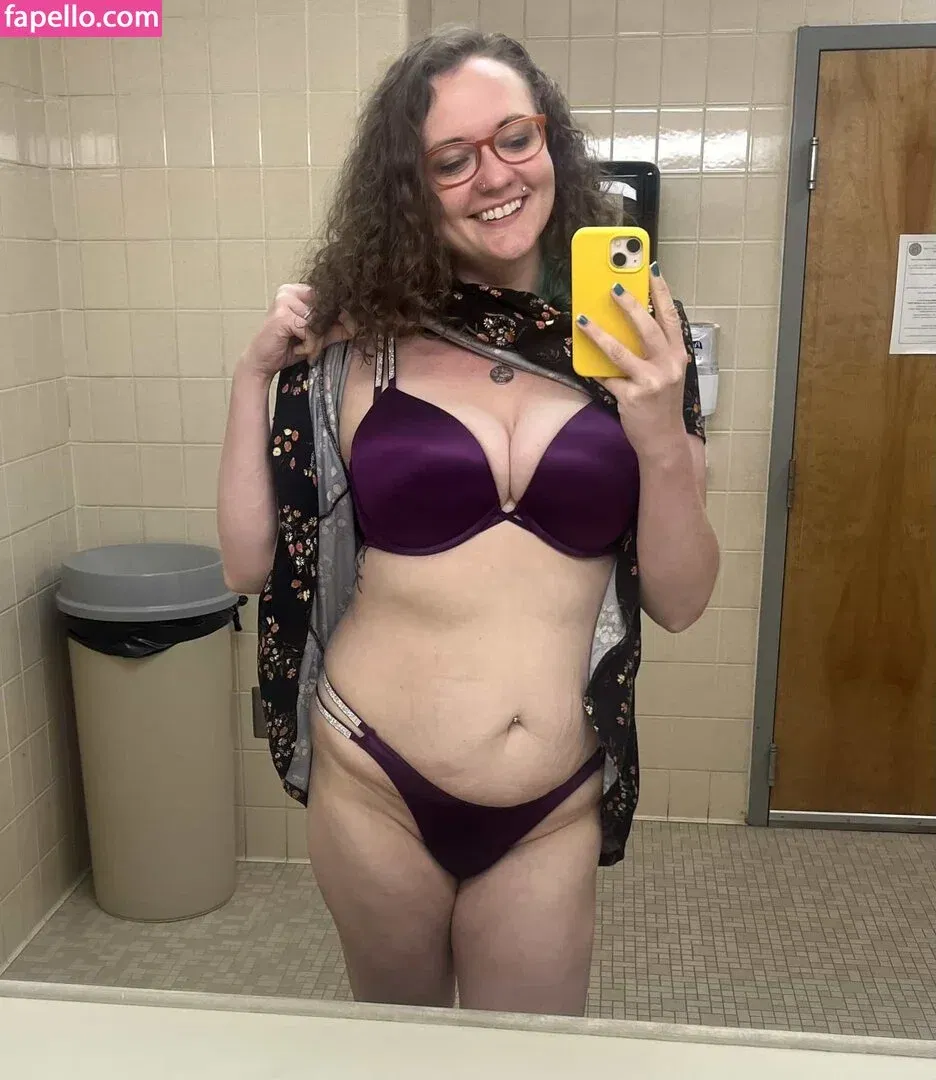 Comfy Karen Onlyfans Photo Gallery 