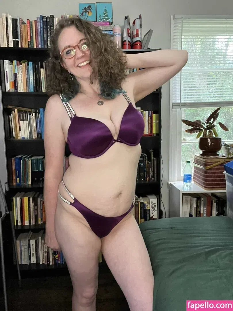 Comfy Karen Onlyfans Photo Gallery 