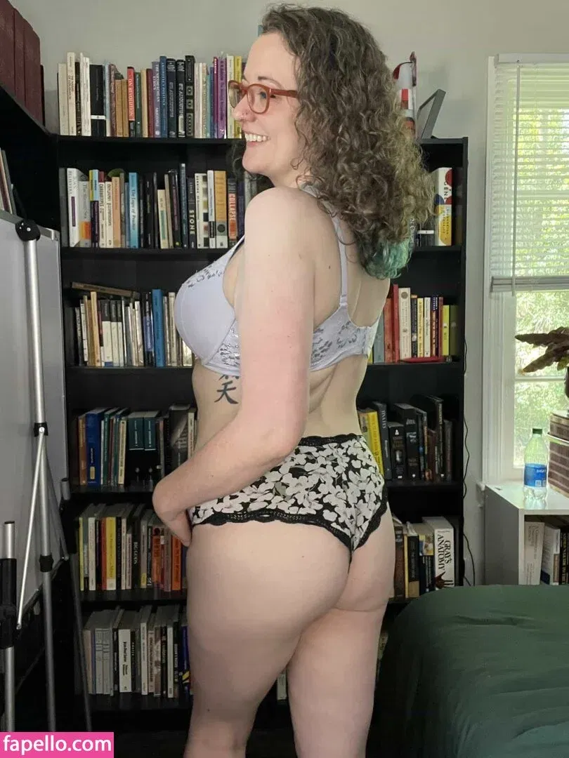 Comfy Karen Onlyfans Photo Gallery 