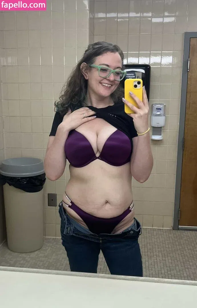 Comfy Karen Onlyfans Photo Gallery 