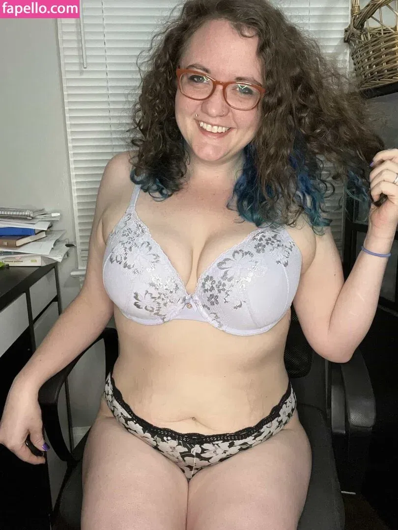 Comfy Karen Onlyfans Photo Gallery 