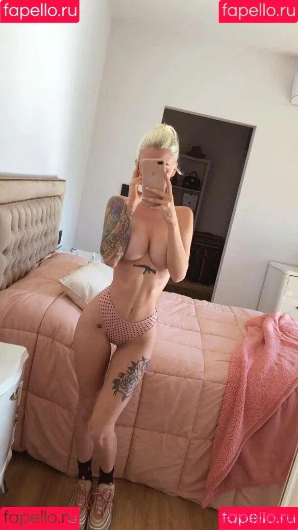 Lara Cavallo Onlyfans Photo Gallery 