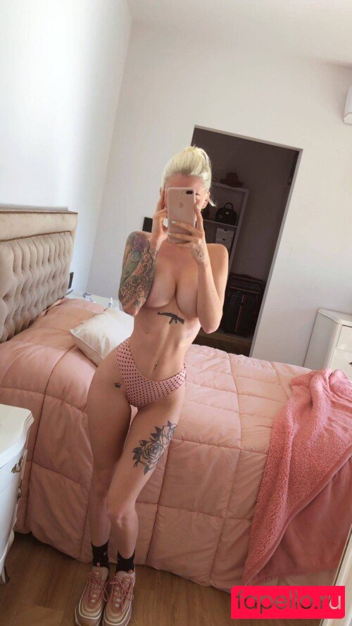 Lara Cavallo Nude Onlyfans Photo 21