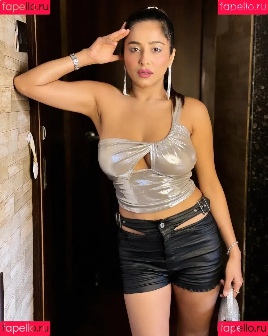 Kate Sharma Onlyfans Photo Gallery 
