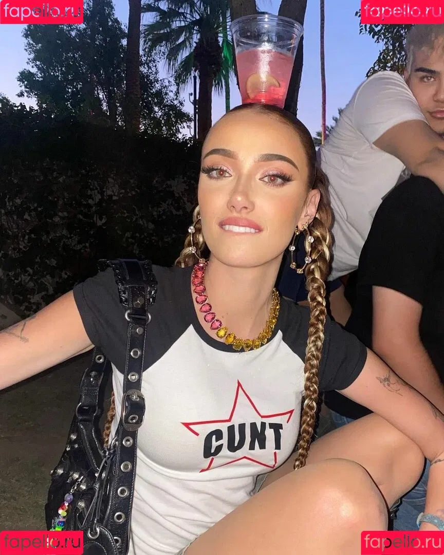 Olivia O'Brien Onlyfans Photo Gallery 