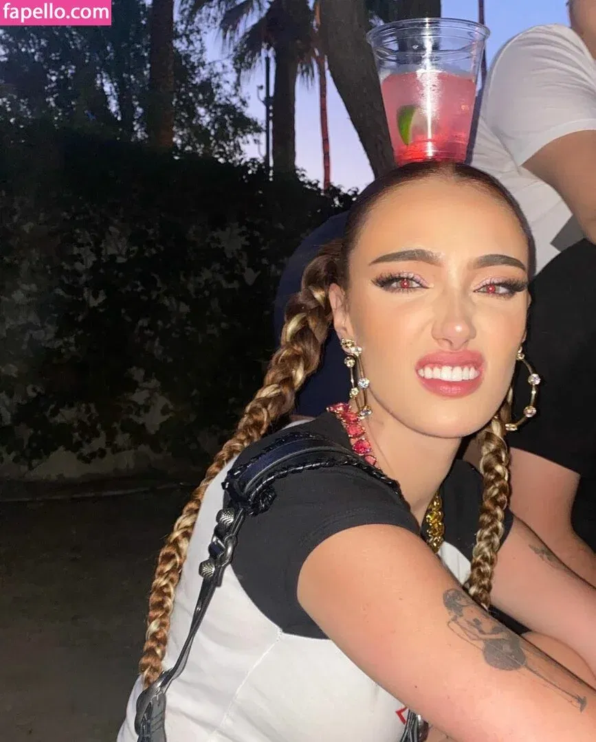 Olivia O'Brien Onlyfans Photo Gallery 