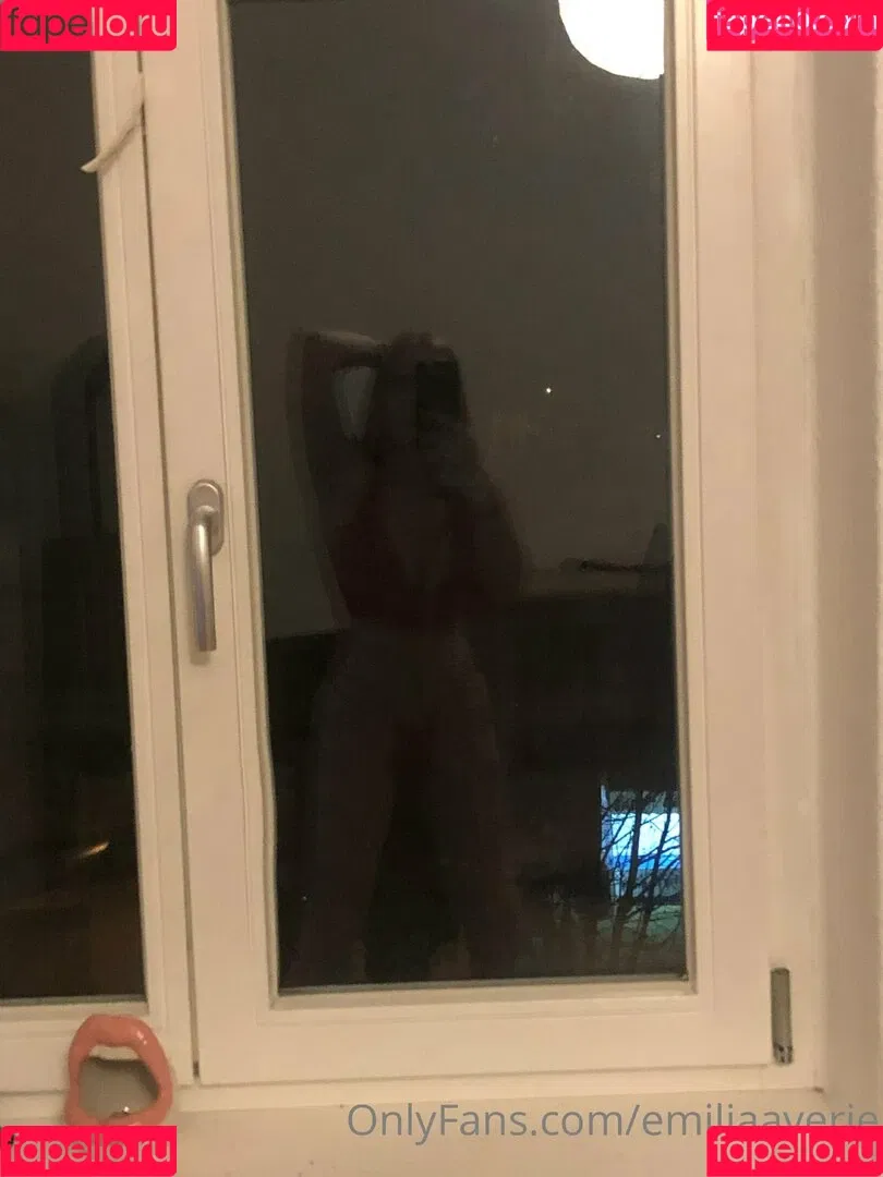 emiliaaverie Onlyfans Photo Gallery 