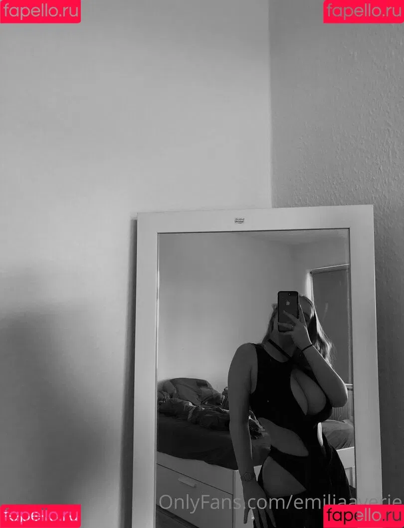 emiliaaverie Onlyfans Photo Gallery 