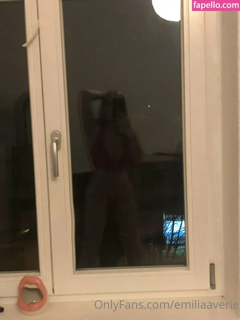 emiliaaverie Onlyfans Photo Gallery 