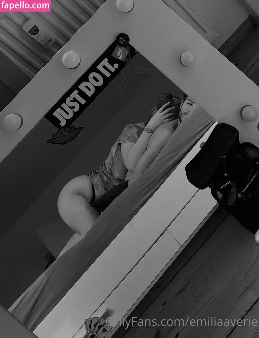 emiliaaverie Onlyfans Photo Gallery 