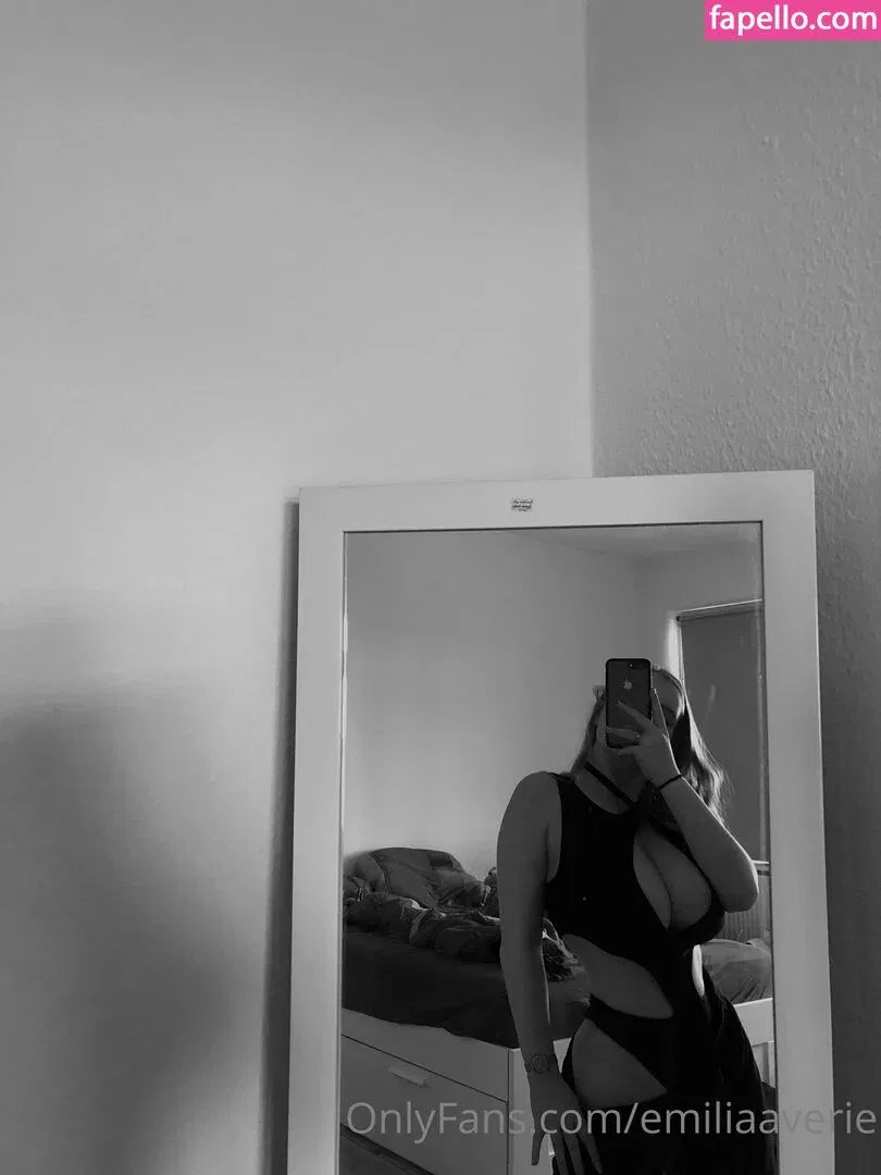 emiliaaverie Onlyfans Photo Gallery 