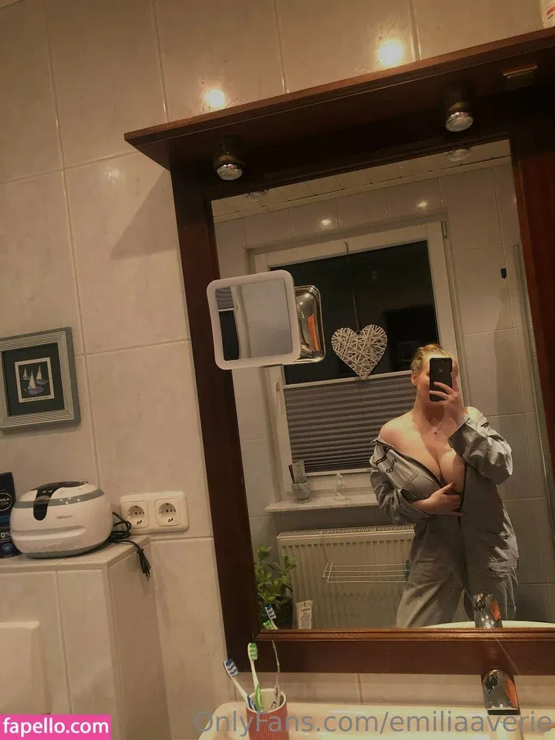 emiliaaverie Onlyfans Photo Gallery 