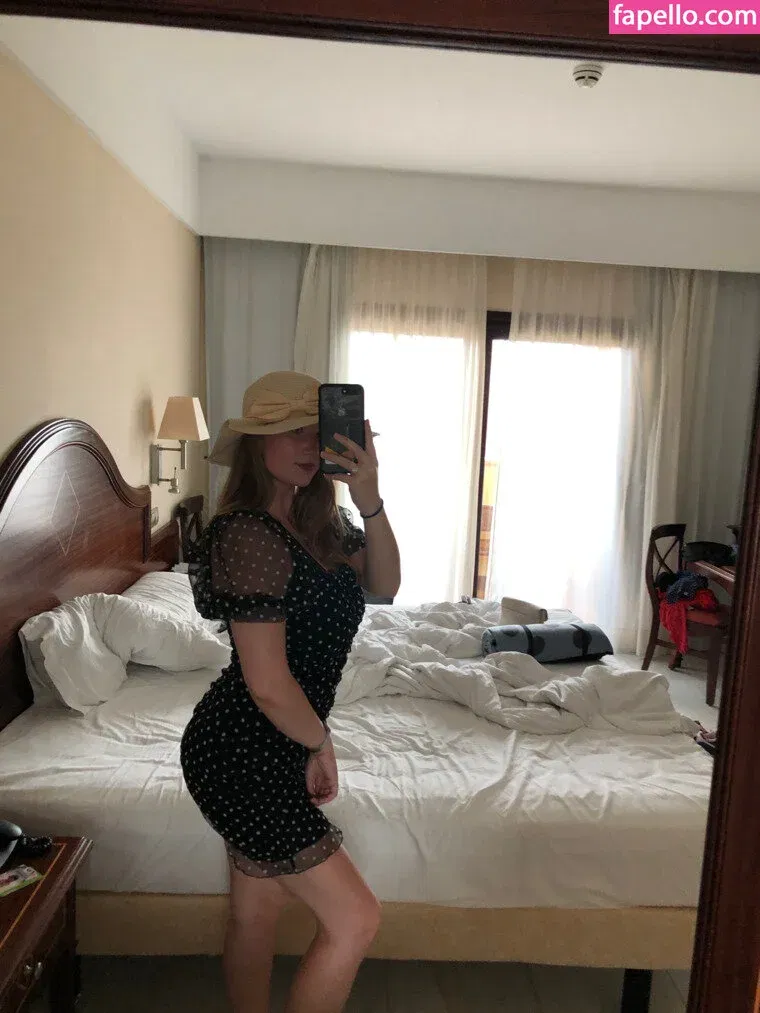 emiliaaverie Onlyfans Photo Gallery 