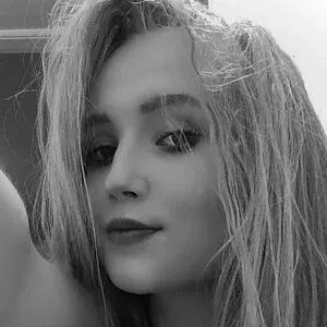 emiliaaverie Onlyfans Photo Gallery 