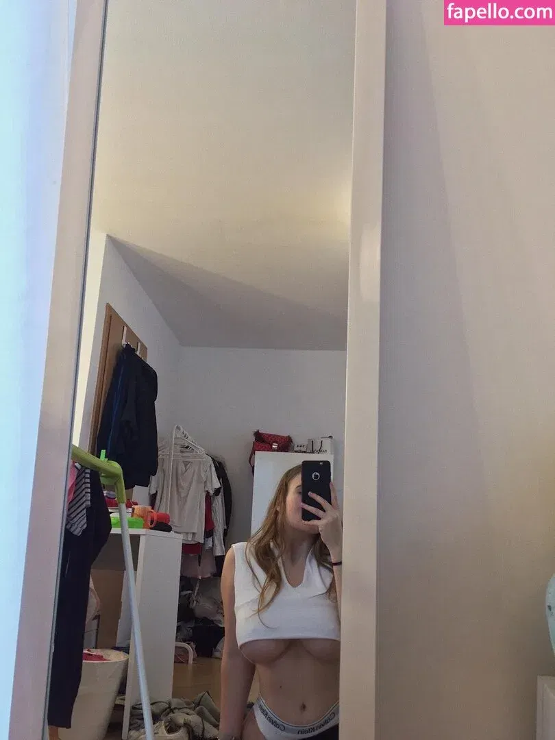 emiliaaverie Onlyfans Photo Gallery 