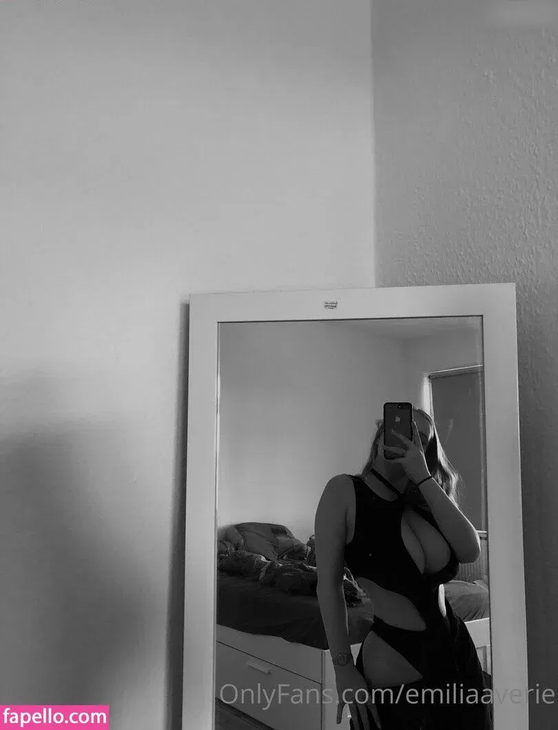 emiliaaverie Onlyfans Photo Gallery 