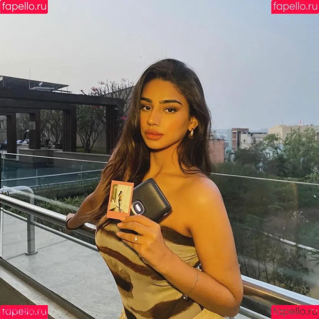 Pakhi Gadh Onlyfans Photo Gallery 