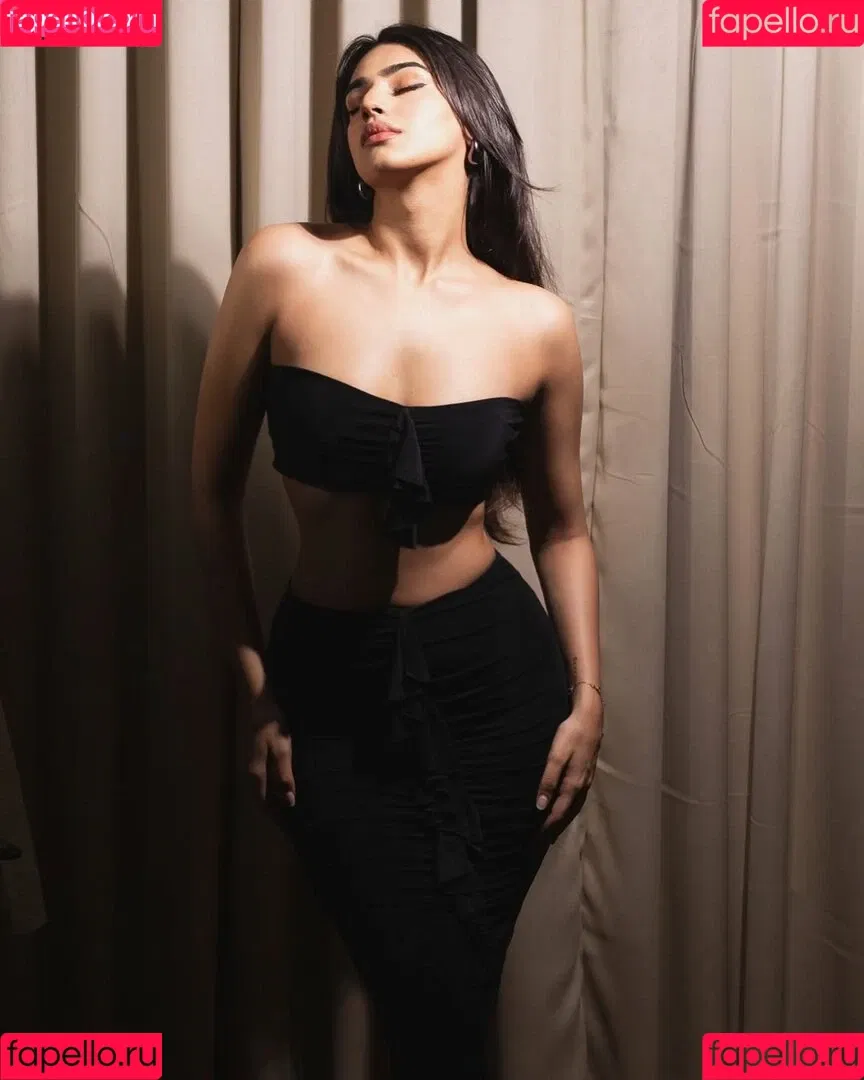 Pakhi Gadh Onlyfans Photo Gallery 
