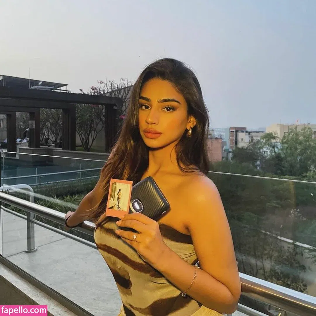 Pakhi Gadh Onlyfans Photo Gallery 