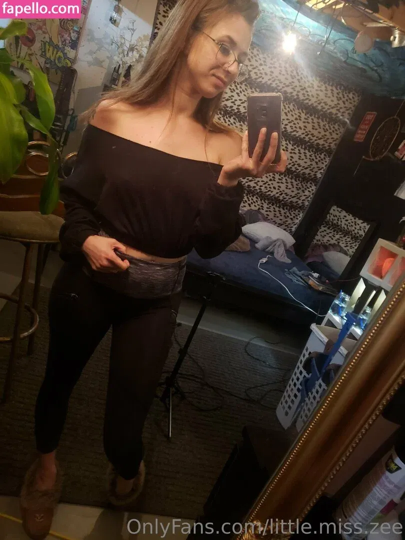 little.miss.zee Onlyfans Photo Gallery 