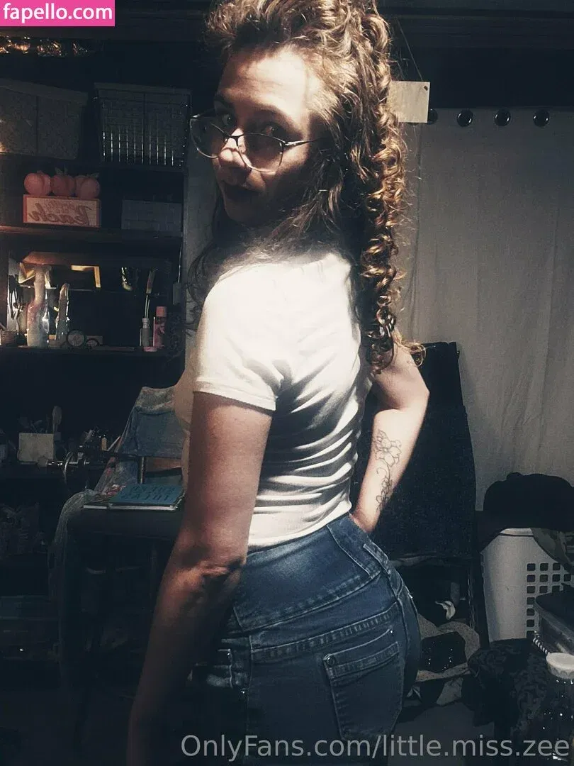 little.miss.zee Onlyfans Photo Gallery 