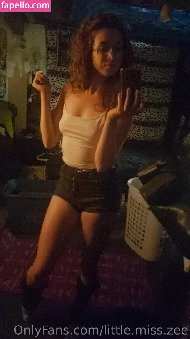 little.miss.zee Onlyfans Photo Gallery 
