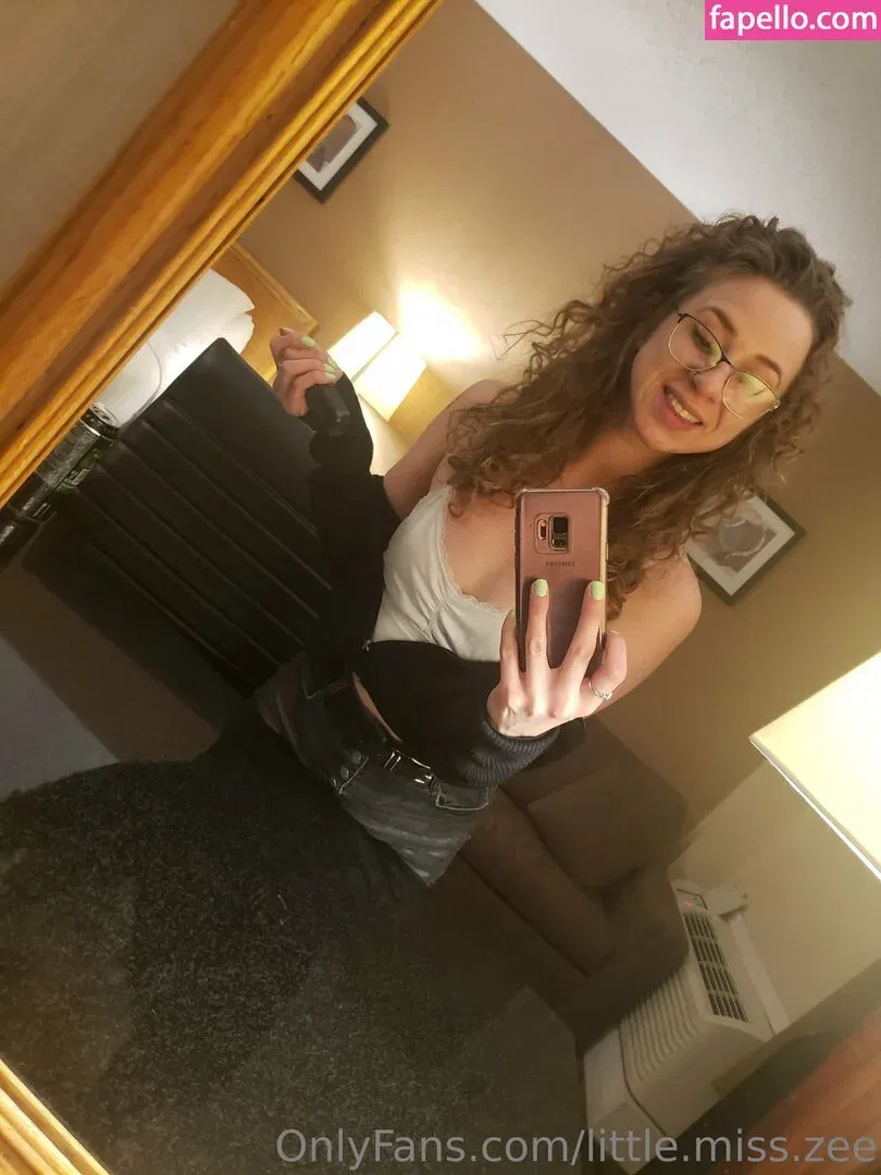 little.miss.zee Onlyfans Photo Gallery 