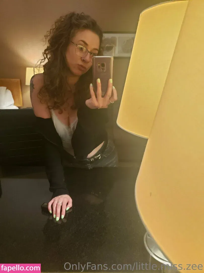 little.miss.zee Onlyfans Photo Gallery 