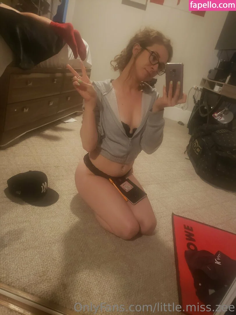 little.miss.zee Onlyfans Photo Gallery 