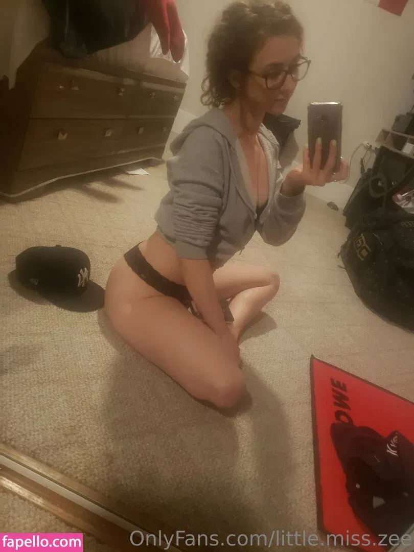little.miss.zee Onlyfans Photo Gallery 