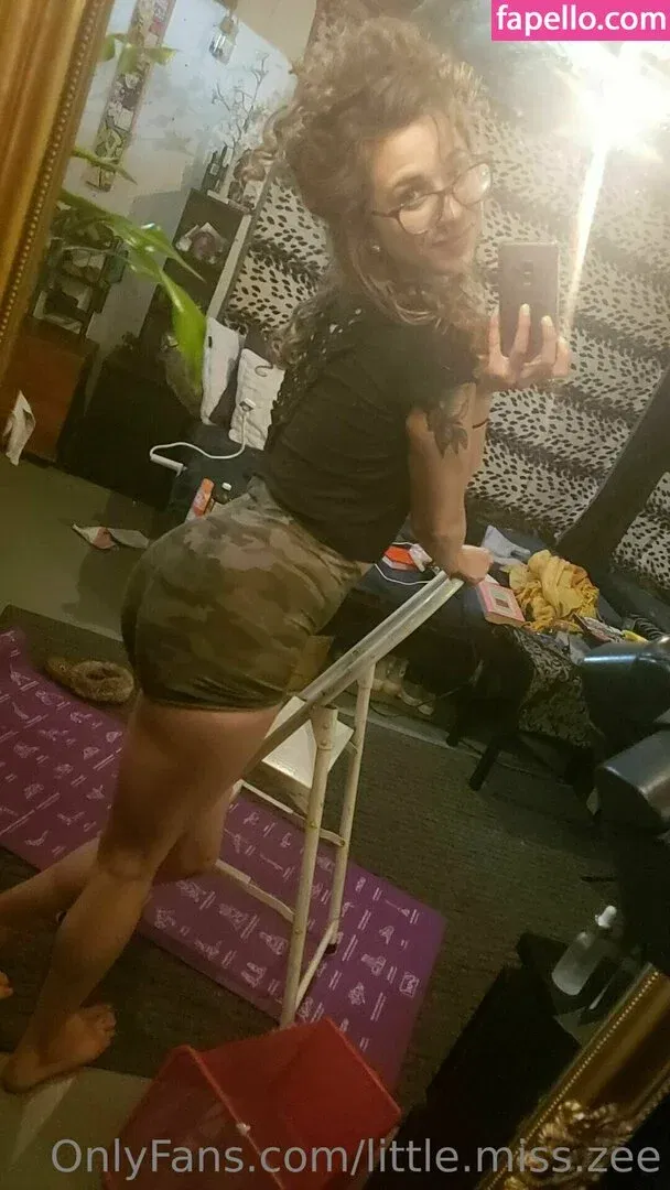 little.miss.zee Onlyfans Photo Gallery 
