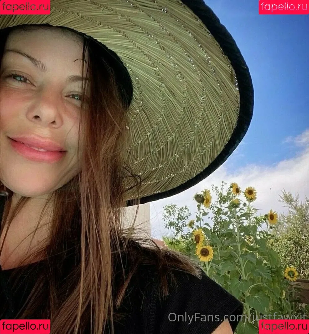 justfawxit Onlyfans Photo Gallery 