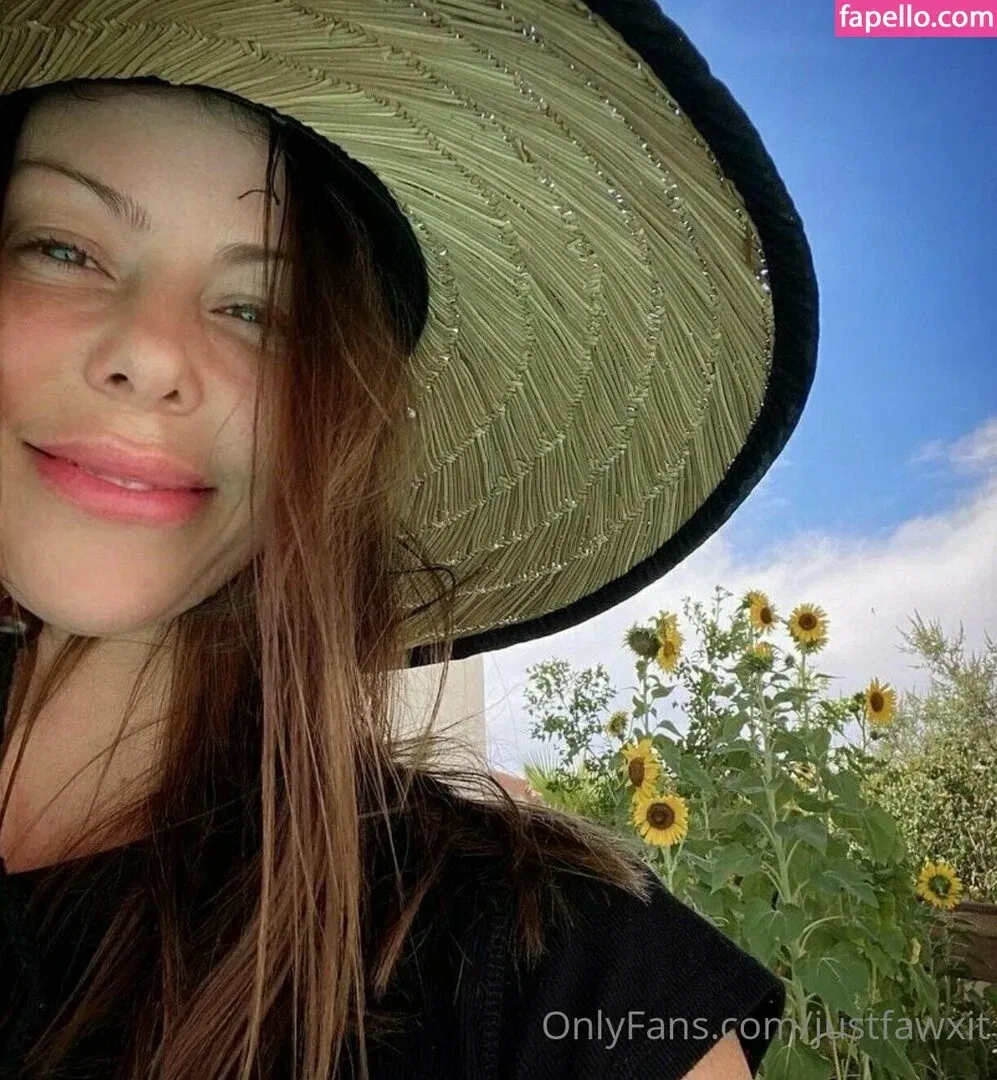 justfawxit Onlyfans Photo Gallery 