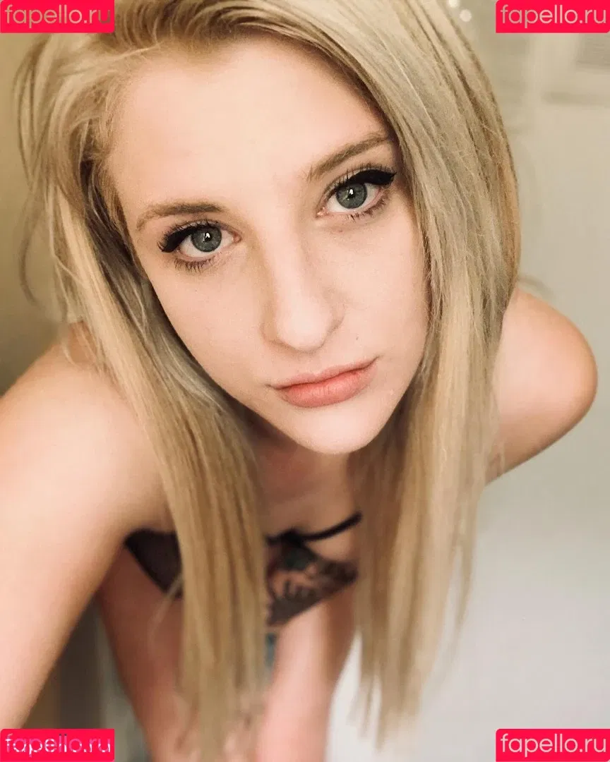 breezemuhfuka Onlyfans Photo Gallery 