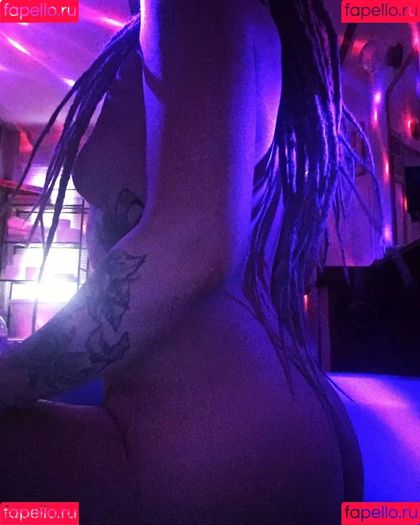 breezemuhfuka Onlyfans Photo Gallery 